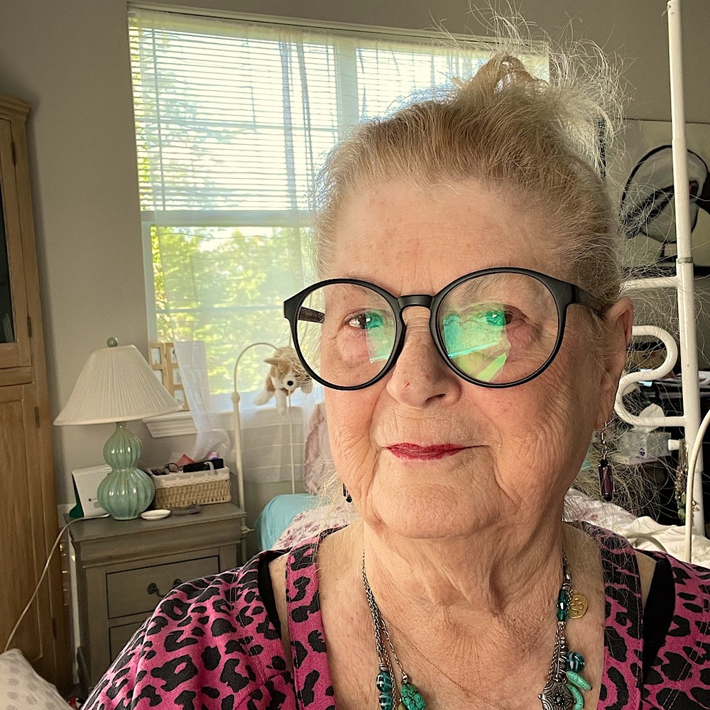 Meet your Posher, Maya
